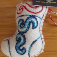 Автентична текстилна коледна играчка от филц с казахски национални мотиви, снимка 3 - Други ценни предмети - 27034300