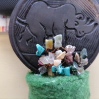 африкански сувенир носорог от дърво и полускъпоценни камъни, снимка 2 - Колекции - 33183635