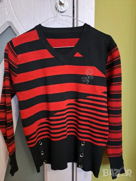 Дамски пуловер в цвят червено и черно, снимка 1
