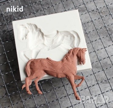 Кон със седло силиконов молд форма декорация торта мъфини украса, снимка 1