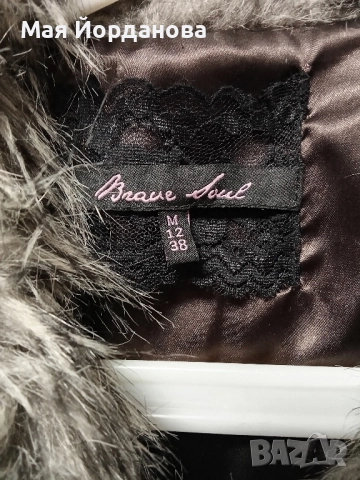 Късо еко-палто на английската марка Brave Suol за дизайнерска мода, размер М, сиво, цена 48 лв., снимка 3 - Палта, манта - 51945545