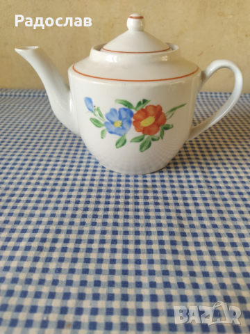 порцеланов чайник D.P.R.K.