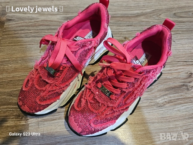 Уникални цикламени маратонки на Steve Madden , снимка 2 - Маратонки - 52314791