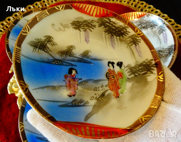 Японски порцеланови чинии 2 броя,злато. 