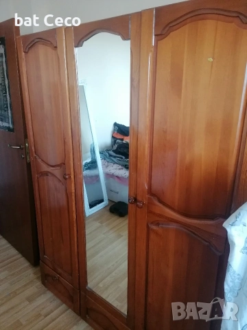 Гардероб трикрилен 