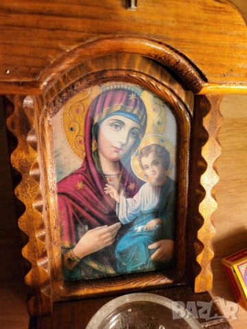 Старинен православен иконостас  с кандило дърворезба  Богородица и младенеца, Дева Мария икона, снимка 4 - Антикварни и старинни предмети - 40352663