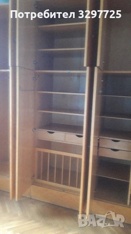 Продавам четирикрилен лакиран гардероб 🧥👗🌲Бял бор🌲, снимка 3 - Гардероби - 52580160