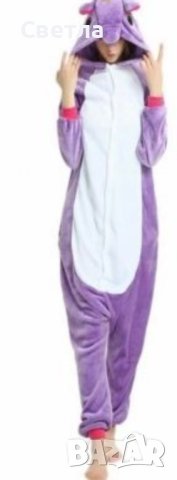 Пухкава пижама еднорог. Цвят лилав/бял. Практично закопчаване. Обща дължина 130 см, снимка 3 - Пижами - 43554570