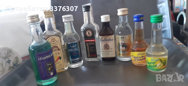 Продавам колекция от малки шишенца с напитки, неотваряни