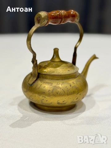 Декоративен малък месингов чайник, снимка 2 - Антикварни и старинни предмети - 53263035