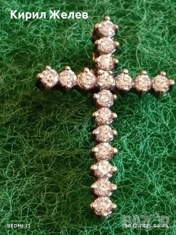 Красив стилен дизайн сребърен кръст с инкрустирани кристали Мойсанит 52622