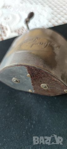 СТАРА НЕМСКА МАШИНКА ЗА ТОЧЕНЕ НА БРЪСНАРСКИ НОЖЧЕТА - D.R.G.M, снимка 4 - Антикварни и старинни предмети - 43802769