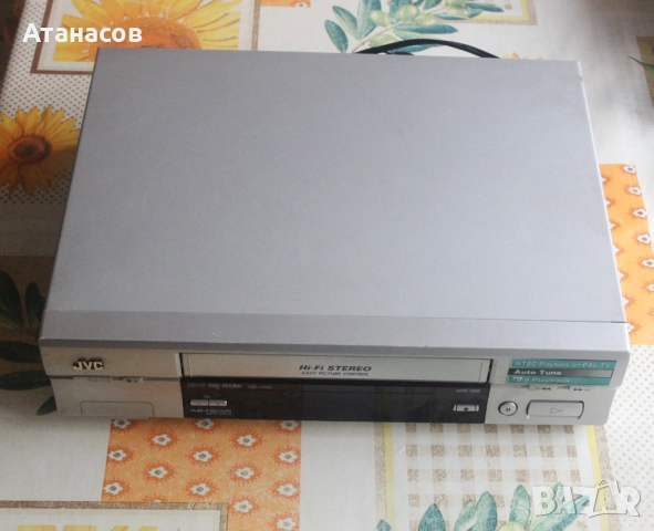 JVC HR-V500 повредено за части или ремонт, снимка 6 - Плейъри, домашно кино, прожектори - 52162850