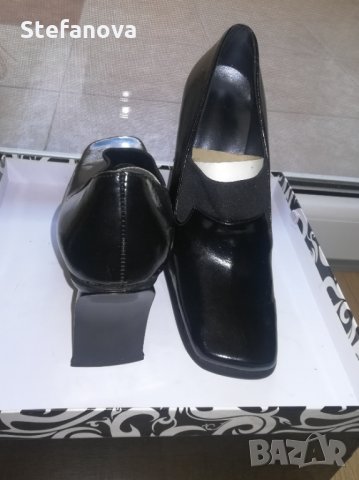 Нови обувки с интересен ток, снимка 2 - Дамски обувки на ток - 32499923