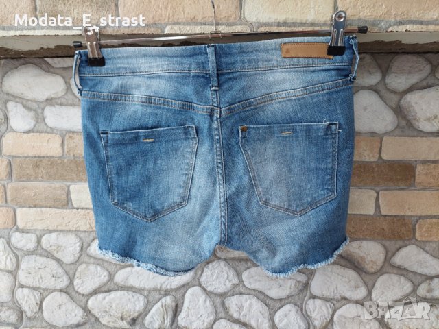 Н&М Дамски къси дънкови накъсани панталони , снимка 3 - Къси панталони и бермуди - 43812519