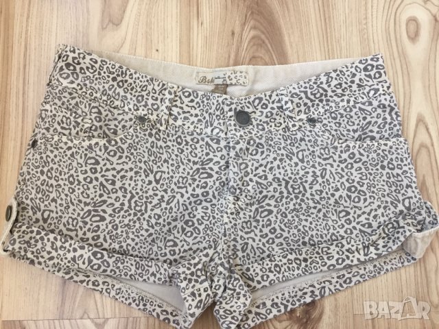 Къси панталонки BERSHKA, size 26, дънков плат, леопардови шарки, много запазени, снимка 3 - Къси панталони и бермуди - 28977637