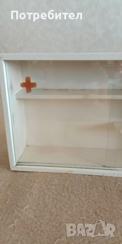 Дървена аптечка за стена, снимка 2 - Антикварни и старинни предмети - 51862410