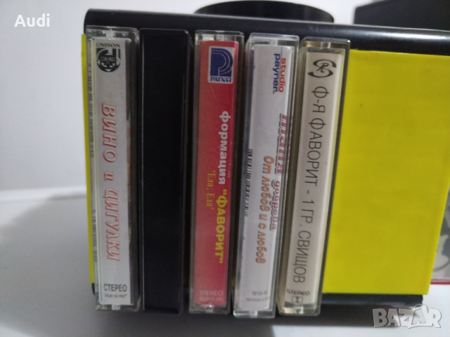 Стара ретро фонотека за касети/касетник. Без забележки!  Бонус всичките 20 касетки към нея, снимка 6 - Други - 44889577