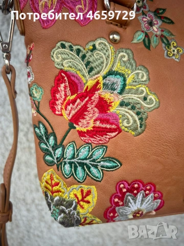 Desigual бродирана кожена дамска чанта , снимка 3 - Чанти - 53293603