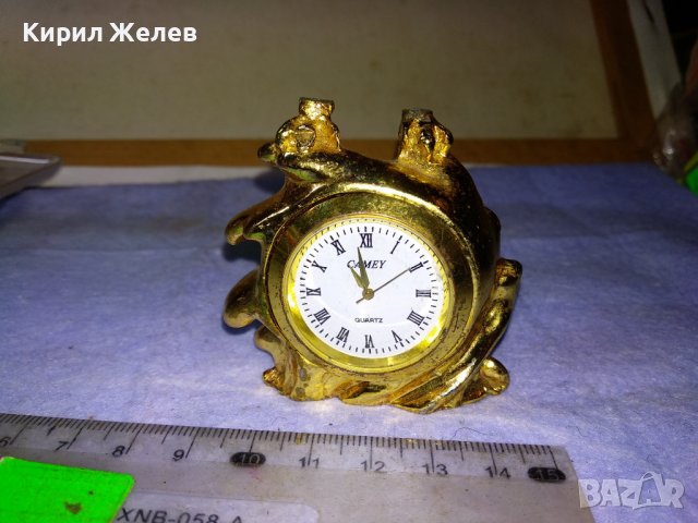 Стар ПОЗЛАТЕН МЕТАЛЕН НАСТОЛЕН КВАРЦОВ ЧАСОВНИК CAMEY 41282