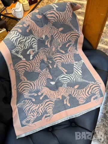 Луксозен шал • Кашмир 65% • Коприна 35% louis vuitton christian dior , снимка 2 - Шалове - 51960573