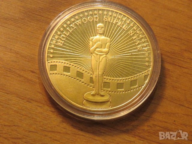 Възпоменателната монета с позлата  Мерлин Монро за ценители и колекционери е колекционерски предмет,, снимка 2 - Антикварни и старинни предмети - 39876513