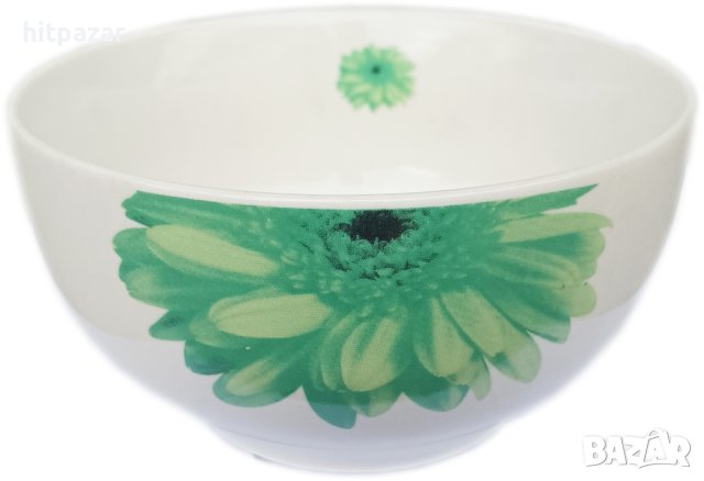 Купа бяла с акцент цвете