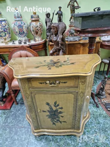 Страхотен антикварен холандски шкаф скрин от Японска череша , снимка 2 - Антикварни и старинни предмети - 48256067