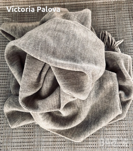 Широк мек и стилен шал в таупов оттенък , снимка 6 - Шалове - 53005676