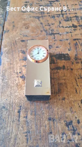 часовник за маса бюро Пиер Карден Pierre Cardin сребърен с пръстен за циферблат от розово злато, снимка 2 - Други ценни предмети - 48792166