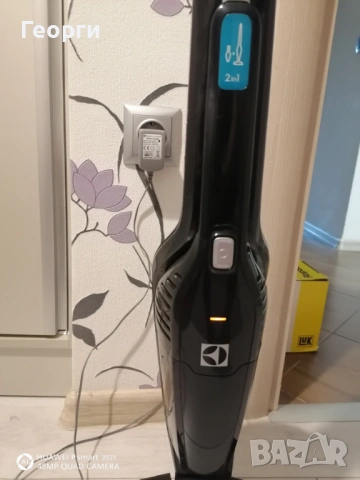 Безкабелна прахосмукачка Electrolux, снимка 7 - Прахосмукачки - 53366293