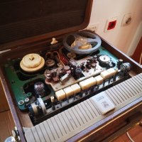 Лампов магнетофон Мелодия МГ-56 1958 г., снимка 3 - Антикварни и старинни предмети - 43592078