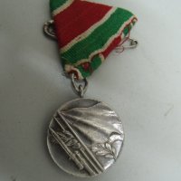 № 7327 стар медал / нагръден знак - ''Отечествена война 1944-1945'', снимка 4 - Антикварни и старинни предмети - 43574297