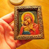 Стара малка православна икона  Богородица с младенеца, Дева Мария - за зачатие и раждане на дете, снимка 3 - Икони - 39120436