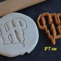 Хари Потър harry potter Лого пластмасов резец форма фондан тесто бисквитки, снимка 1 - Форми - 26736803