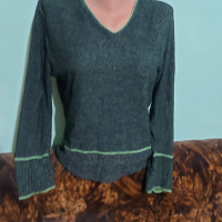 Блуза номер L , снимка 2 - Блузи с дълъг ръкав и пуловери - 44908069