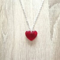 Колие червено сърце от епоксидна смола, снимка 1 - Колиета, медальони, синджири - 35091537