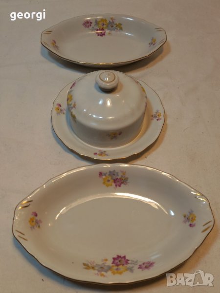 Две порцеланови плата и съд за масло , снимка 1