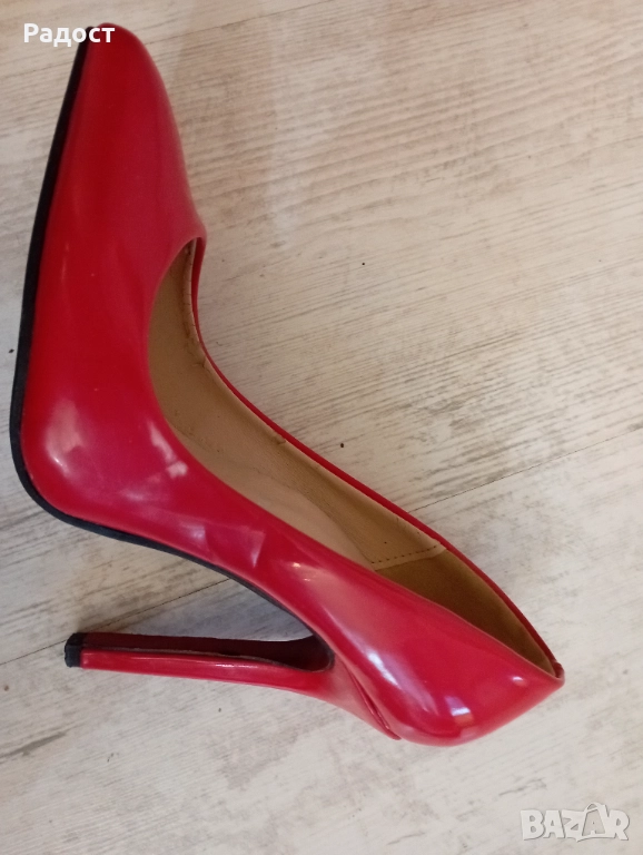 Червени обувки на ток, снимка 1