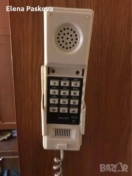 телефон бял с опция за окачване на стена, бутони, снимка 1