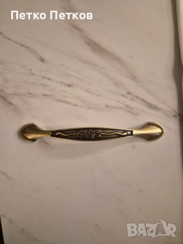 Дръжки за мебели