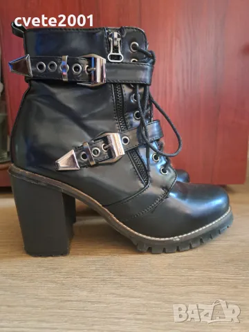 Дамски боти, снимка 2 - Дамски боти - 49447655