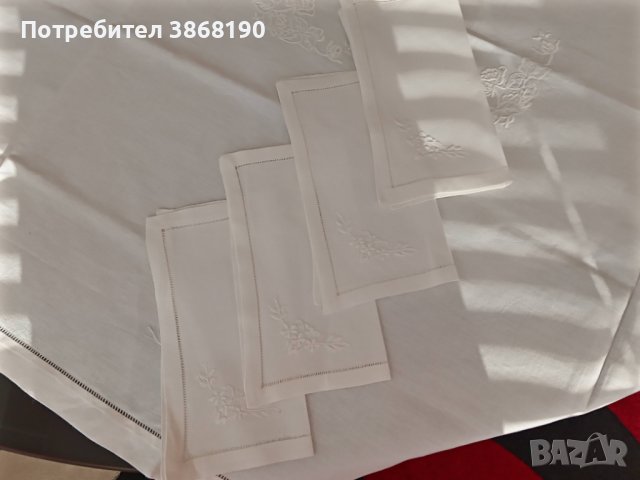 Бяла ленена бродирана покривка за маса с 6 луксозни салфетки