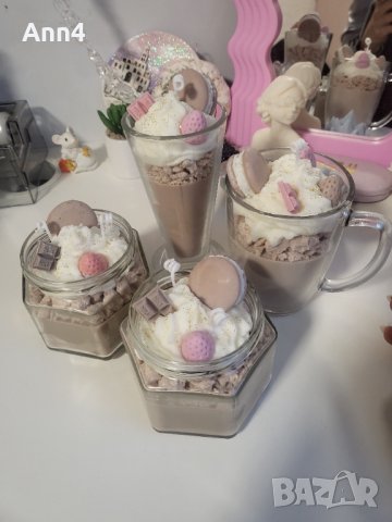 Ръчно изработена свещ Ягодов шейк 