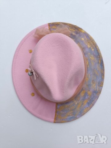 Дамска шапка федора , ръчно декорирана