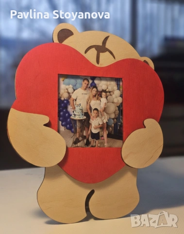 Ръчно изработена рамка за снимки.