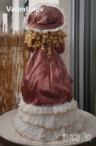 Порцеланова кукла със стойка- 70см, снимка 5 - Кукли - 49791595