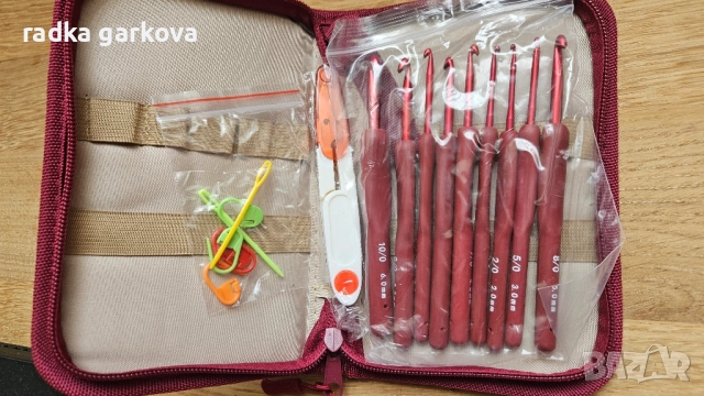 Комплект от куки за плетене с несесер