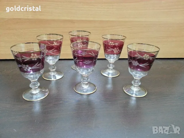 стари стъклени чаши 