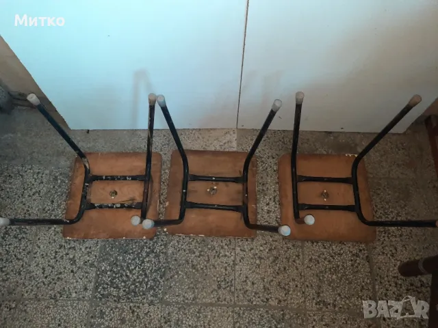 Дървени малки столчета с тръбни желязни крака, снимка 3 - Дивани и мека мебел - 47865796